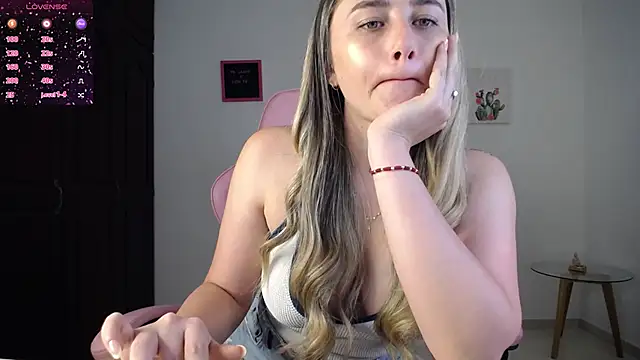 Snapshot of Veronika__Winslow_ chatting on September 18, 2025, 5:54 am Veronika Winslow online show from September 18, 2025, 5:54 am