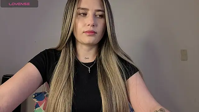 Snapshot of Veronika__Winslow_ chatting on November 18, 2025, 5:55 am Veronika Winslow online show from November 18, 2025, 5:55 am