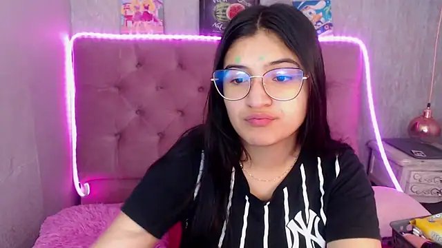 laurenelove online show from October 1, 2025, 3:22 am