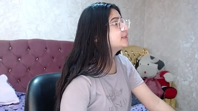 laurenelove online show from September 18, 2025, 2:36 am