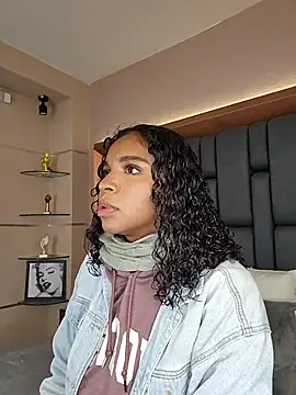 LisaMendez online show from October 8, 2025, 4:03 am