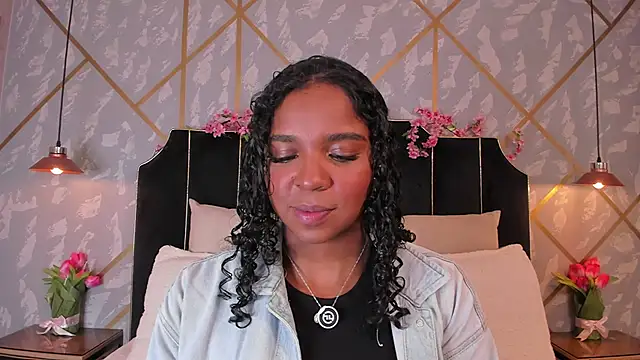 LisaMendez online show from April 19, 2026, 4:02 am