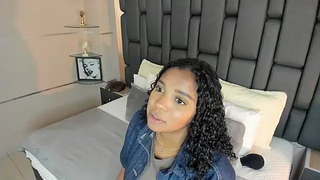 LisaMendez online show from October 7, 2025, 12:44 am