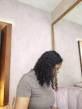 LisaMendez online show from April 8, 2026, 3:52 am