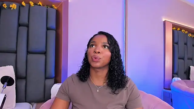 LisaMendez online show from November 28, 2025, 11:38 pm