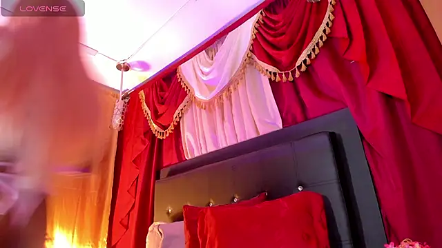 bloom bbc online show from December 14, 2025, 1:06 pm