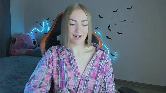 Snapshot of LaraKrein_lk chatting on November 2, 2025, 11:59 am LaraKrein lk online show from November 2, 2025, 11:59 am