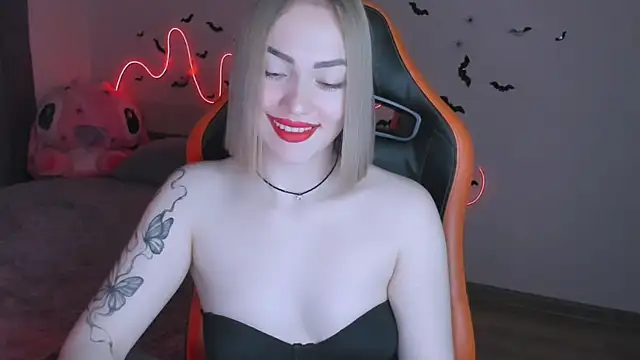 Snapshot of LaraKrein_lk chatting on November 3, 2025, 3:15 pm LaraKrein lk online show from November 3, 2025, 3:15 pm