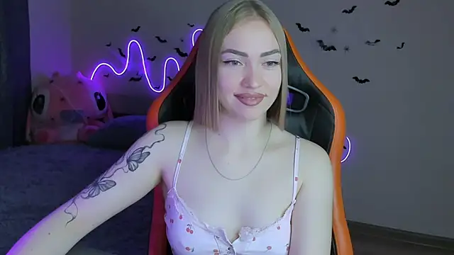 Snapshot of LaraKrein_lk chatting on October 26, 2025, 1:11 pm LaraKrein lk online show from October 26, 2025, 1:11 pm