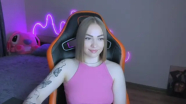 LaraKrein lk online show from April 21, 2026, 4:46 pm