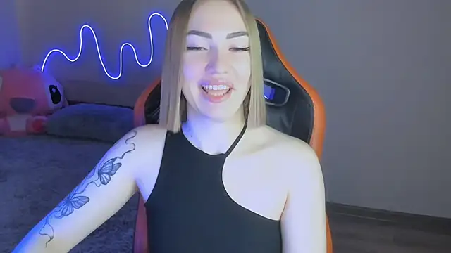 Snapshot of LaraKrein_lk chatting on November 15, 2025, 10:41 am LaraKrein lk online show from November 15, 2025, 10:41 am