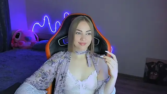 LaraKrein lk online show from April 11, 2026, 4:32 pm