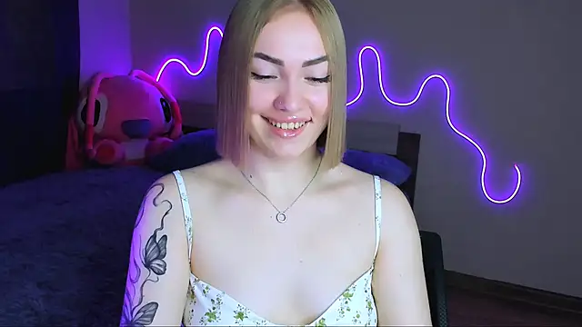 Snapshot of LaraKrein_lk chatting on October 14, 2025, 10:49 am LaraKrein lk online show from October 14, 2025, 10:49 am