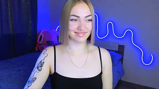 Snapshot of LaraKrein_lk chatting on October 8, 2025, 11:45 am LaraKrein lk online show from October 8, 2025, 11:45 am