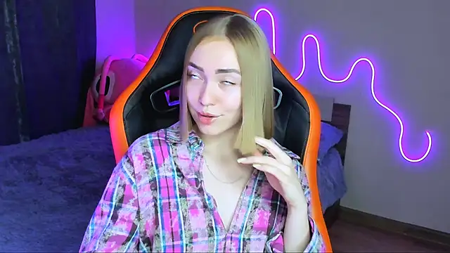 Snapshot of LaraKrein_lk chatting on October 16, 2025, 4:26 pm LaraKrein lk online show from October 16, 2025, 4:26 pm