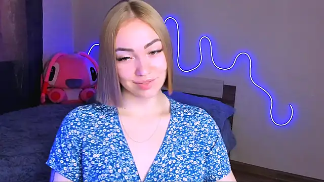 Snapshot of LaraKrein_lk chatting on September 15, 2025, 11:10 am LaraKrein lk online show from September 15, 2025, 11:10 am