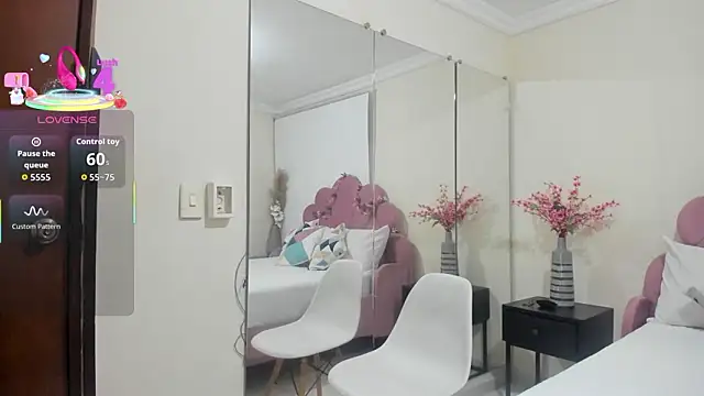 kiraGeiner online show from February 19, 2026, 6:49 pm