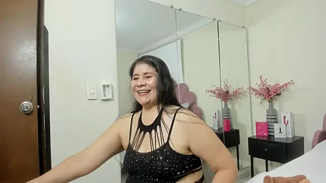 kiraGeiner online show from April 18, 2026, 1:19 am