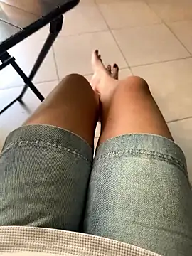 sharon-Hanna online show from December 18, 2025, 1:11 am