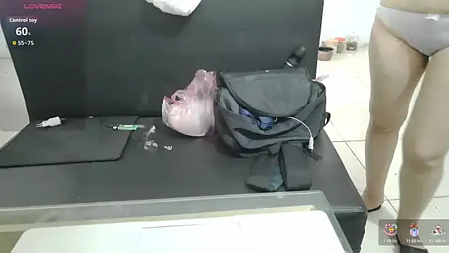 Owe chan online show from October 3, 2025, 12:28 pm