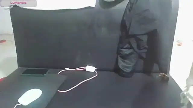 Owe chan online show from November 2, 2025, 1:05 pm