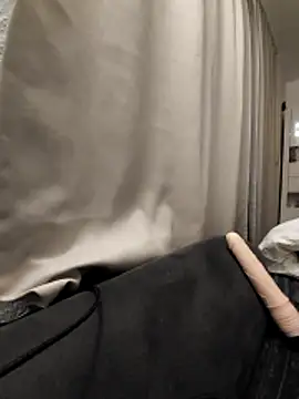 SexyJulia21 online show from April 15, 2026, 5:02 am