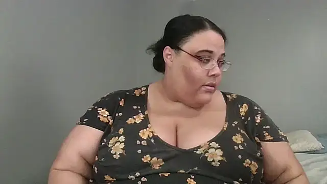 Snapshot of SexyBBW10790 chatting on April 29, 2026, 5:30 pm SexyBBW10790 online show from April 29, 2026, 5:30 pm
