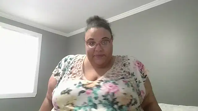 SexyBBW10790 online show from February 15, 2026, 1:10 pm