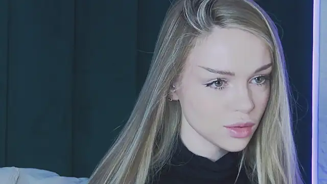 MarilynNova online show from April 7, 2026, 4:58 am