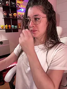 Snapshot of Sharon_07 chatting on February 23, 2026, 11:16 pm Sharon 07 online show from February 23, 2026, 11:16 pm