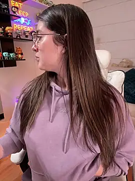 Snapshot of Sharon_07 chatting on February 3, 2026, 11:54 pm Sharon 07 online show from February 3, 2026, 11:54 pm