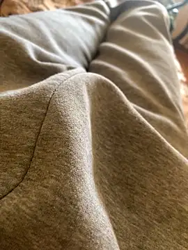 MuzzyFacing online show from April 8, 2026, 12:17 pm