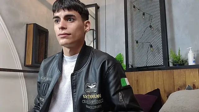 Dani mc1 online show from December 18, 2025, 11:25 am