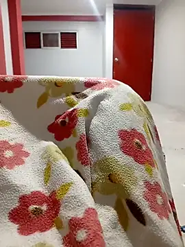 Yiyo19-3 online show from November 6, 2025, 8:18 am