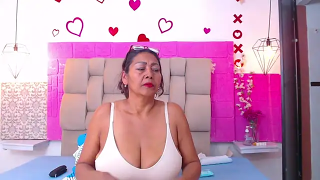 Damary Leon online show from September 26, 2025, 7:10 pm