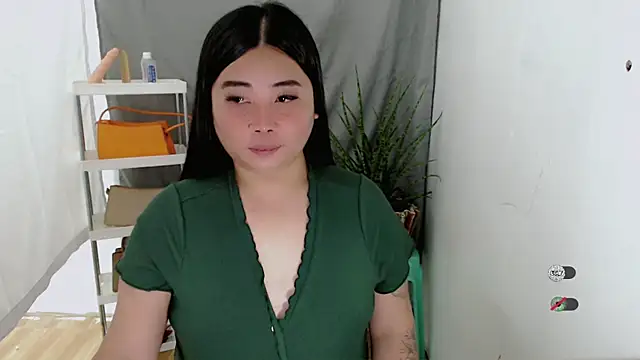 Yhana Slut online show from November 28, 2025, 1:22 pm