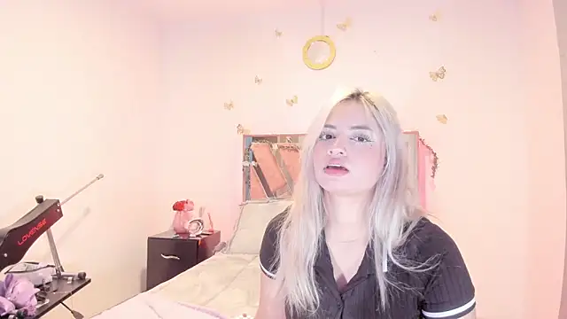 Snapshot of Ella_Lenox chatting on December 3, 2025, 12:33 am Ella Lenox online show from December 3, 2025, 12:33 am