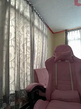 laure torres online show from September 17, 2025, 4:09 pm