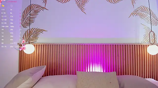 Valleriie  online show from April 12, 2026, 4:32 pm