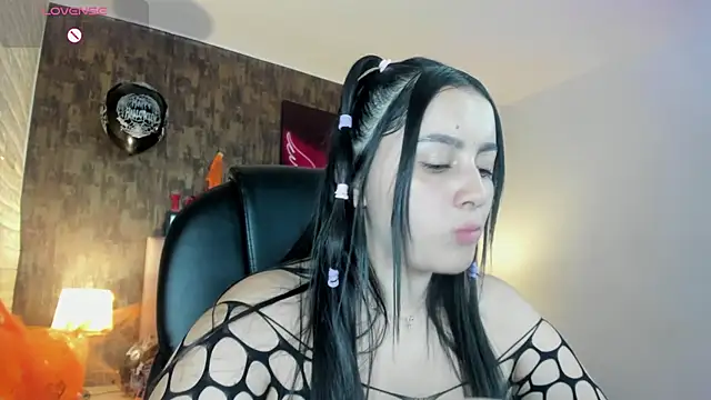 marian  stone online show from October 23, 2025, 6:28 pm