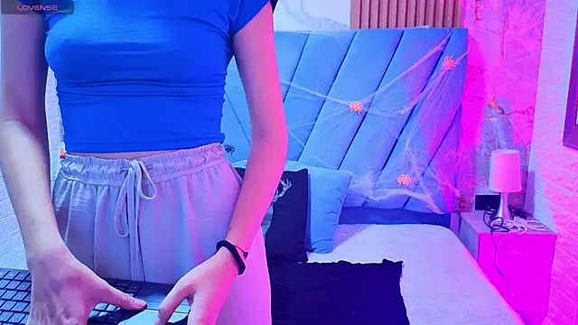 Snapshot of violett__golden chatting on October 12, 2025, 8:54 pm violett golden online show from October 12, 2025, 8:54 pm