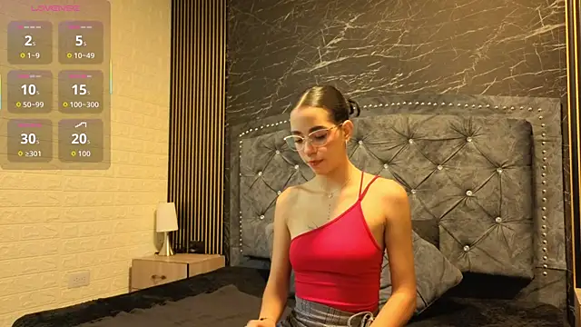 Snapshot of violett__golden chatting on September 25, 2025, 2:12 pm violett golden online show from September 25, 2025, 2:12 pm