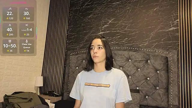 Snapshot of violett__golden chatting on September 10, 2025, 5:39 am violett golden online show from September 10, 2025, 5:39 am