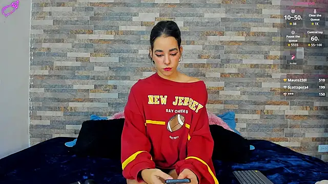 Snapshot of violett__golden chatting on October 7, 2025, 2:12 am violett golden online show from October 7, 2025, 2:12 am