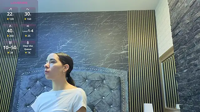 Snapshot of violett__golden chatting on September 23, 2025, 11:17 am violett golden online show from September 23, 2025, 11:17 am