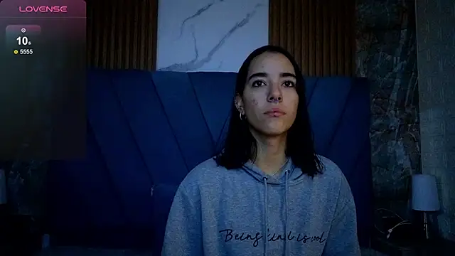 Snapshot of violett__golden chatting on September 27, 2025, 11:05 am violett golden online show from September 27, 2025, 11:05 am