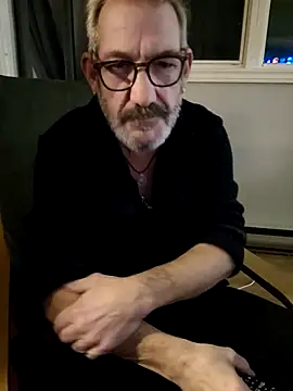 FoxnMouse online show from November 24, 2025, 2:11 am