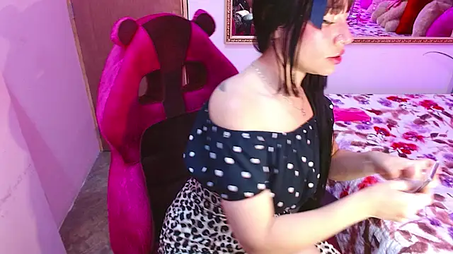 Snapshot of IVET_CUTE1 chatting on June 21, 2026, 7:19 pm IVET CUTE1 online show from June 21, 2026, 7:19 pm