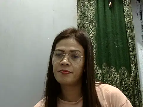 juicycum069 online show from September 29, 2025, 9:16 am