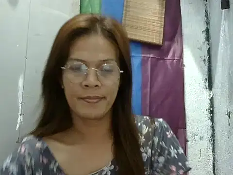 juicycum069 online show from April 16, 2026, 10:23 pm